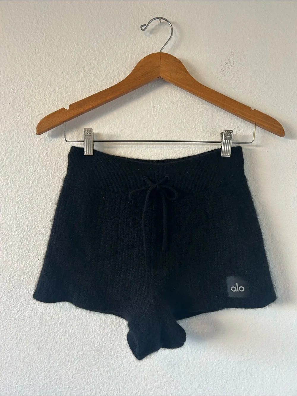 Alo Cashmere High Waist Plush Waffle Shorts in Black Size XS